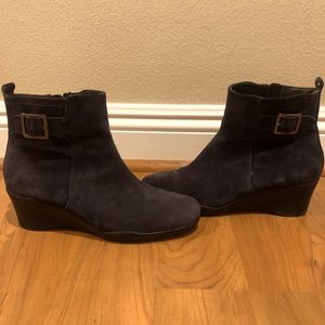Aerosoles Navy Suede Booties size 8 1/2